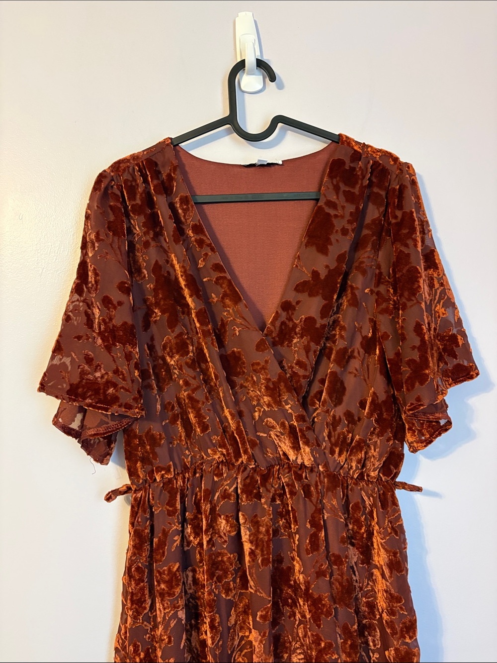 Baltic Born Uma Velvet Maxi Dress in Copper Floral size L - Picture 3 of 16